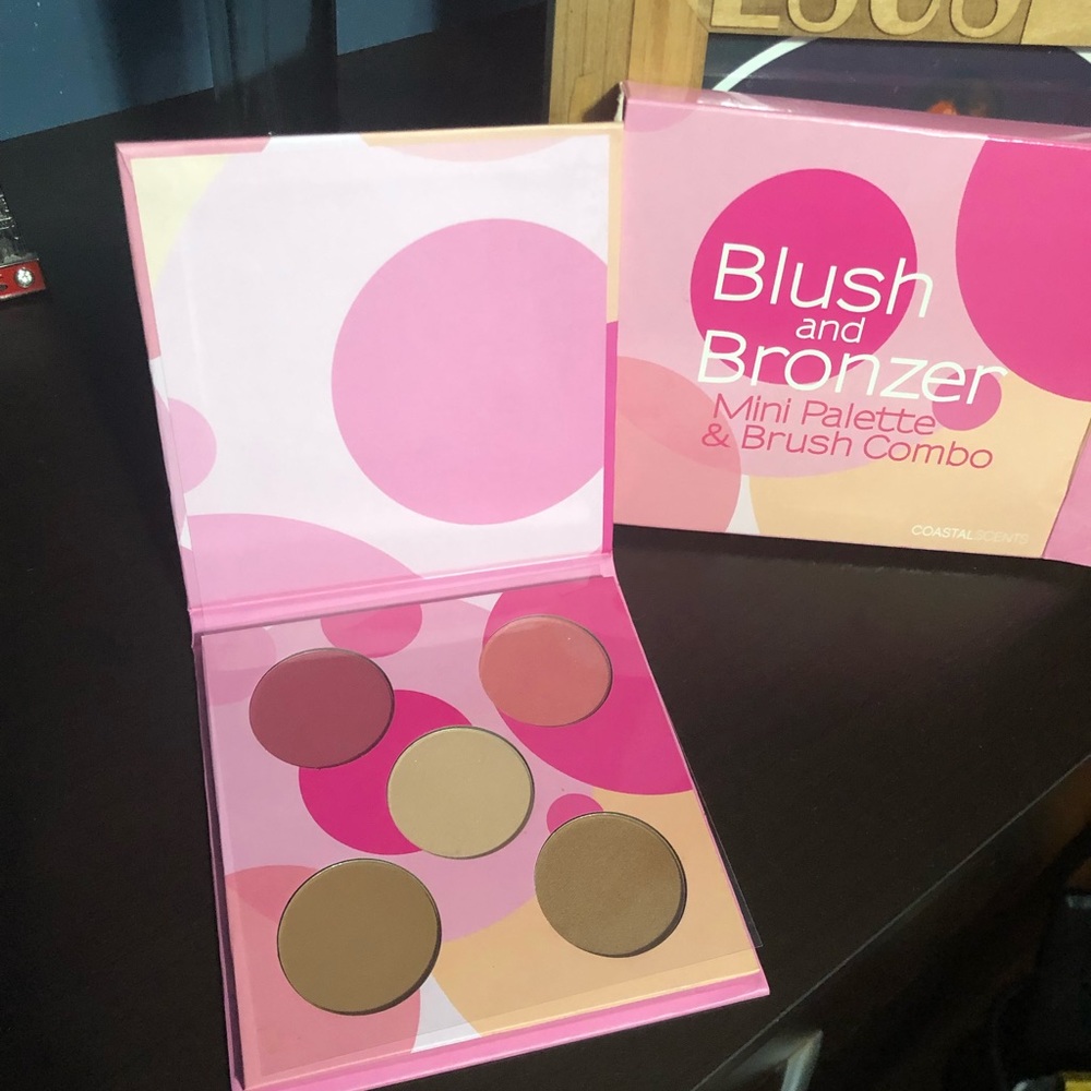 Blush and bronzer pallet